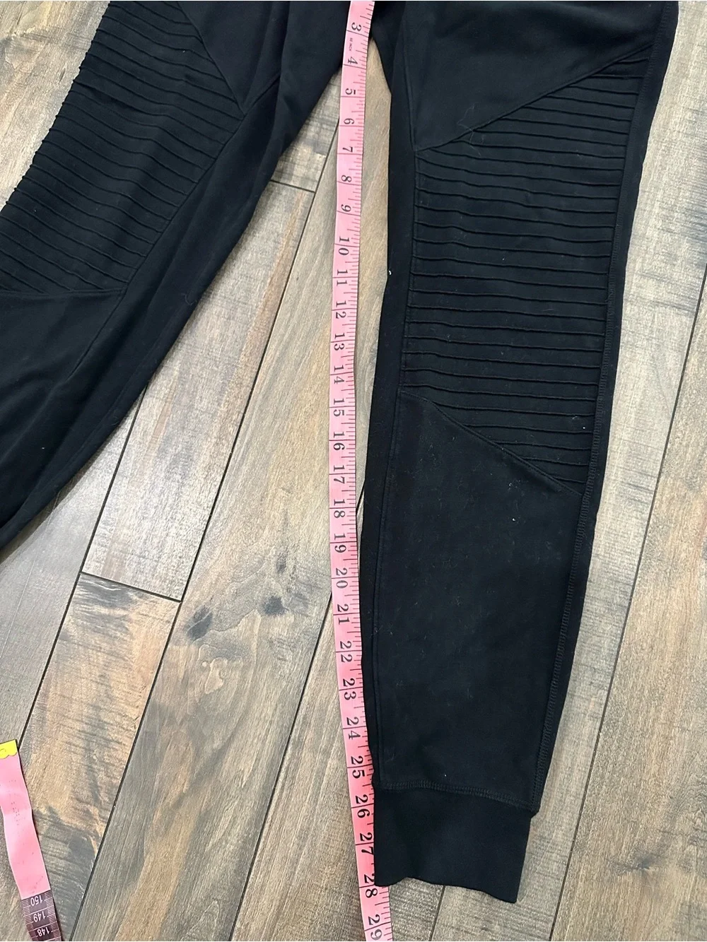 ALO Yoga Black Ribbed Knee Joggers with Zip Pockets